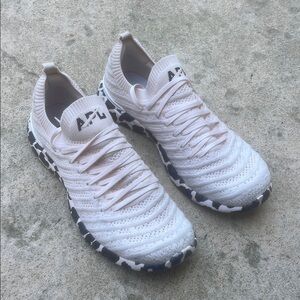 APL Women's Techloom Wave Sneakers Pink w Leopard Sole Size 9